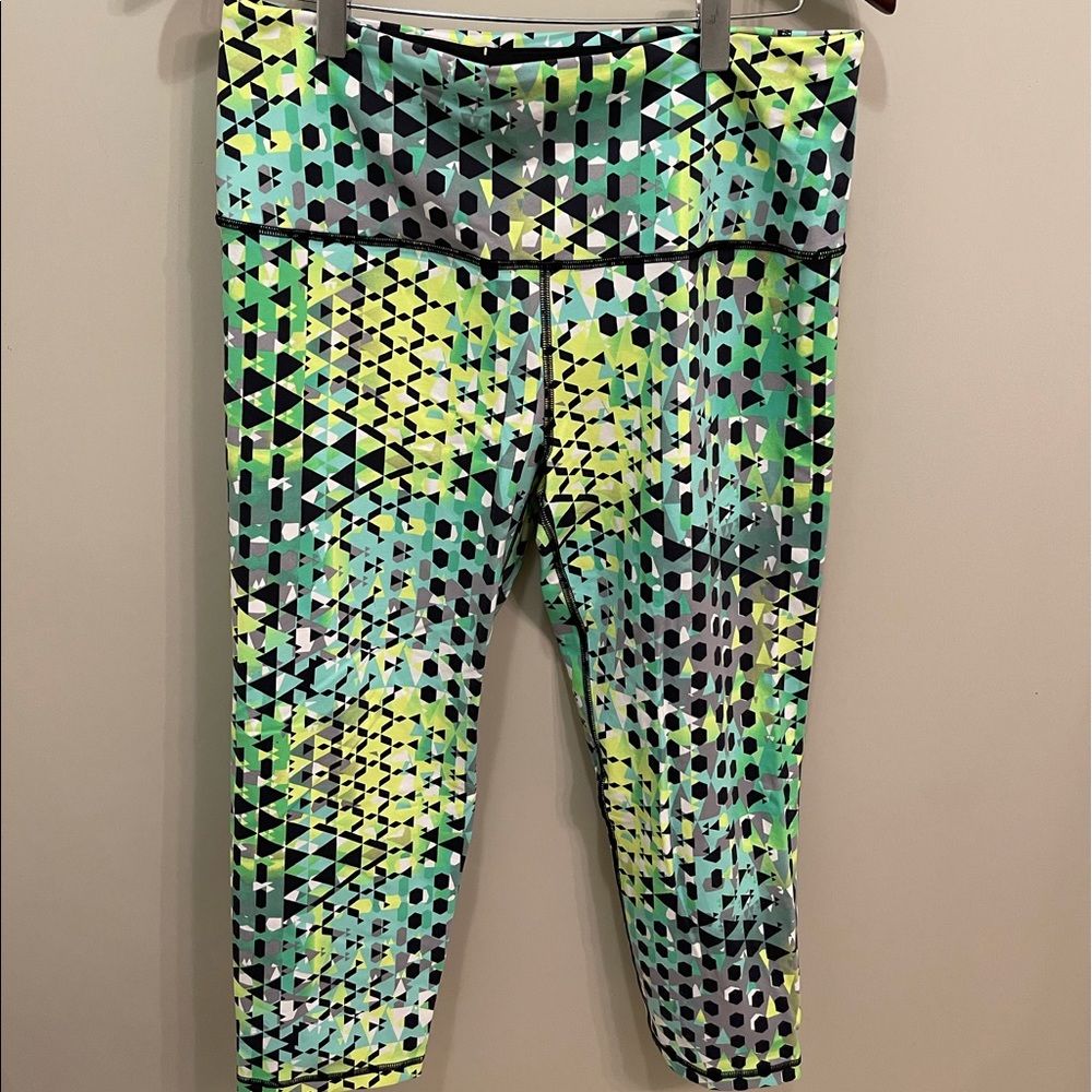 Victoria Sport crops, size large